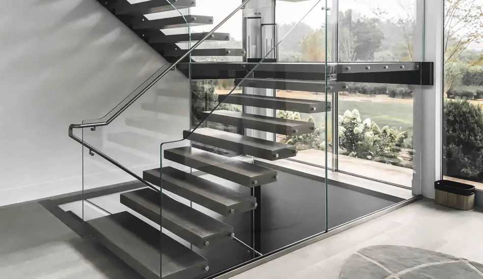STAIRCASE RAILING